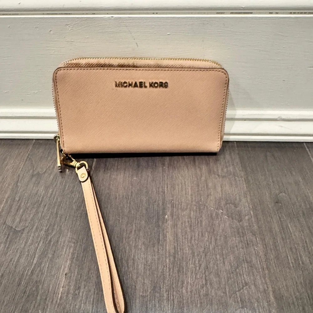 Michael Kors Light Pink/Peach Zip Large Wallet